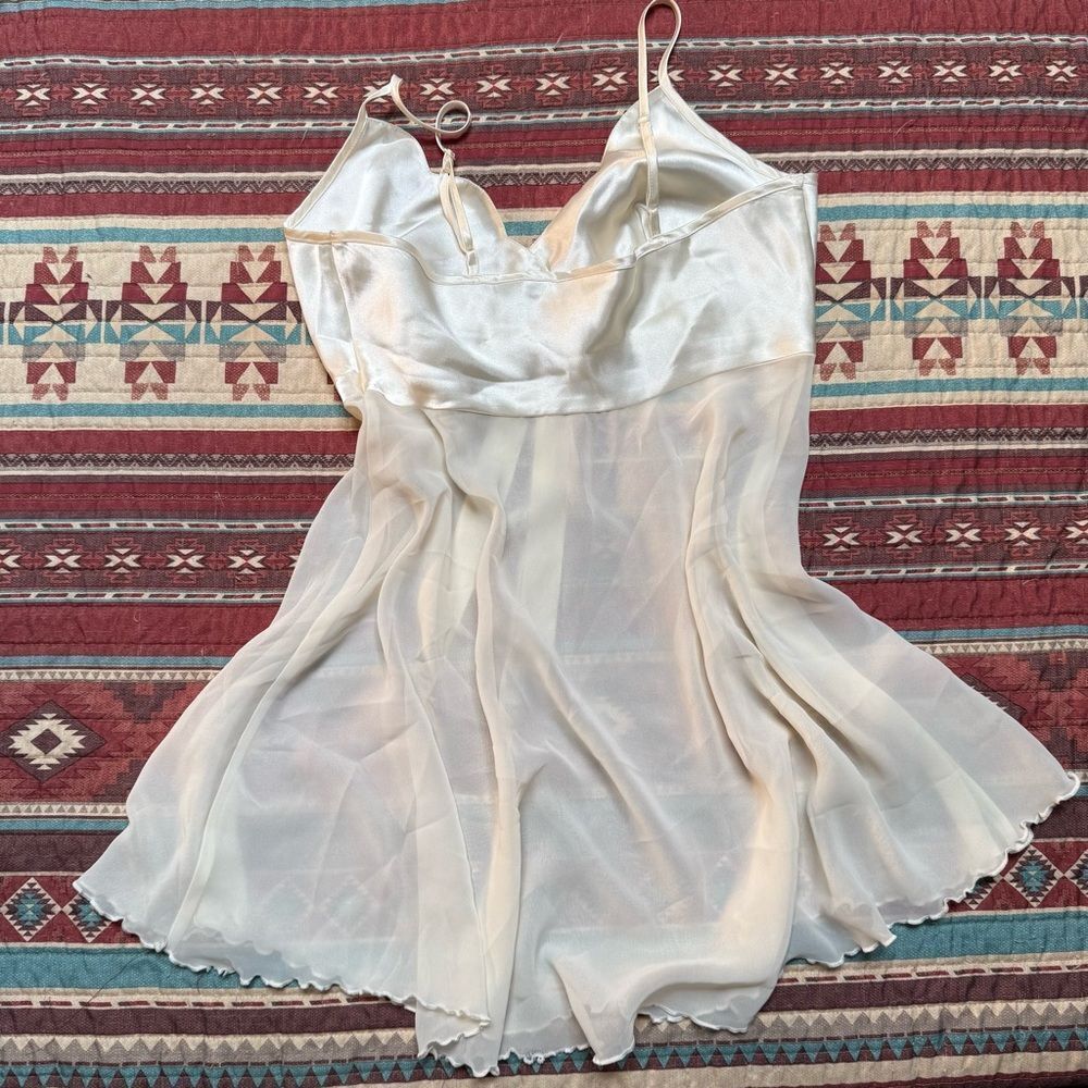 Vintage Elegant Cream Satin Slip size small - Picture 6 of 7